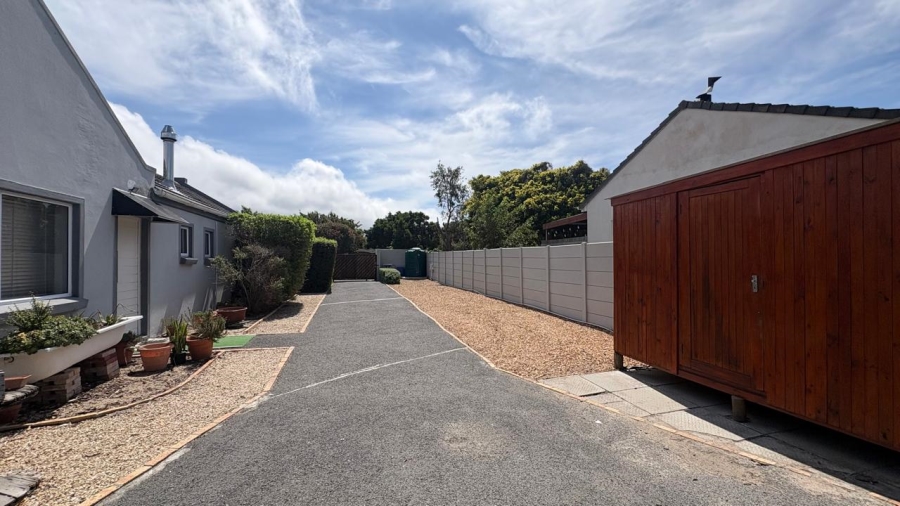 To Let 3 Bedroom Property for Rent in Capri Western Cape